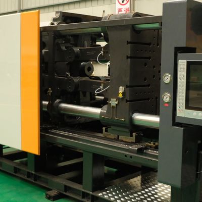 650T Injection Machine Yellow Plastic Garbage Servo Motor Center Clamping High Performance