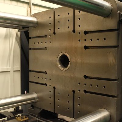 550T Injection Molding Machine With Center-Locking Structure For Manufacturing Fine Flower Pots.