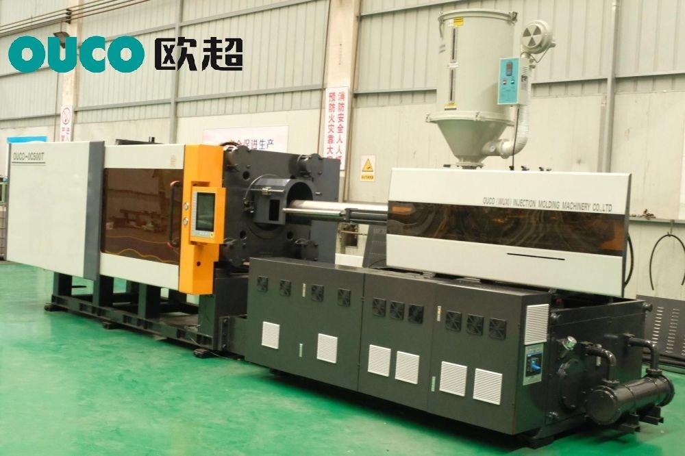 CE  Bucket Injection Molding Machine 600 Ton Injection Molding Machine