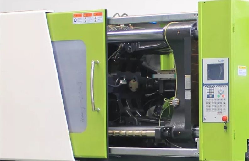 Automatic 5000 Kn Plastic Injection Moulding Machines Deep Screw PVC PE Trash Can